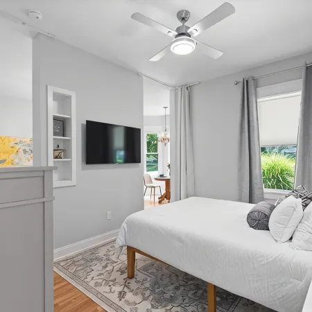 Guest suite close to James River and hiking/biking trails