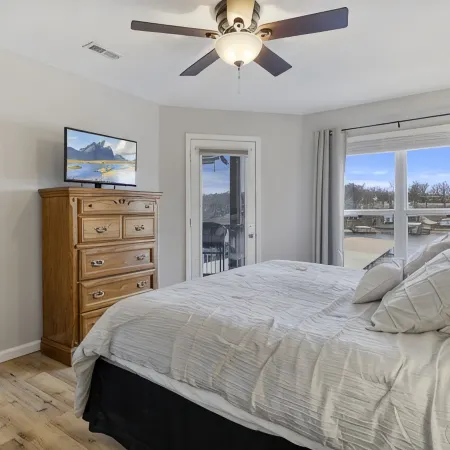 GORGEOUS LAKEFRONT condo with BEACH, 2 pools, and AMAZING views!