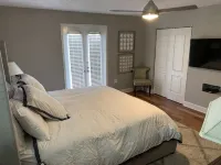 NEPTUNES END - 4 Bedrooms / 3 Bathrooms Waterfront Retreat-  Pool & Sunset Views - 3-Star
