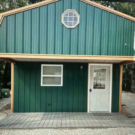 Green cabin close to University of Central Missouri and Whiteman AF Base