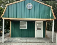 Green cabin close to University of Central Missouri and Whiteman AF Base