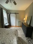 Completely remodeled lower unit in historic 1880's house. - Homestays