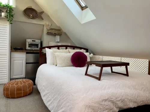 Stylish Seaside Cottage - Walking to Beach - Wi-Fi
