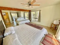 Spacious Sequoia Park 5 bed 3 bath house w/ AC & WIFI in charming Three Rivers - balcón