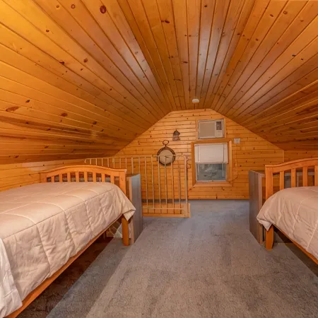 Retreat in Clear Lake, Iowa - GARAGE HANGOUT - Half block from Lake! Отели в г. Клир Лейк