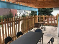 Covered parking/3 bedrooms, sitting room, restroom w/laundry, full kitchen, deck Hotels in Lead