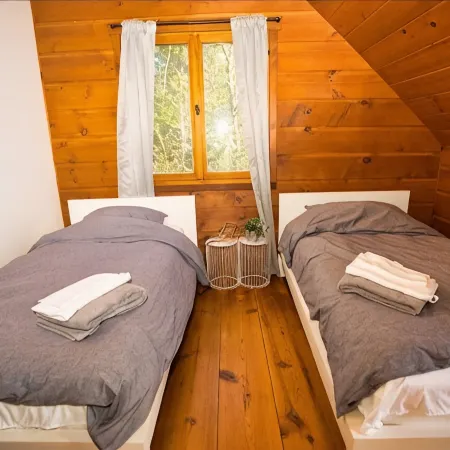 Riverside Modern Rustic 3 bds Chalet in Tremblant