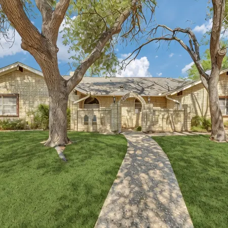 Farm House with an Amazing Pool in the desirable Western Hills in Temple TX