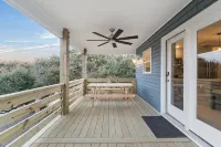 Outer Banks Haven: Pet-Friendly, Walk-to-Beach, EV Charging, Updated Kitchen - ブティック