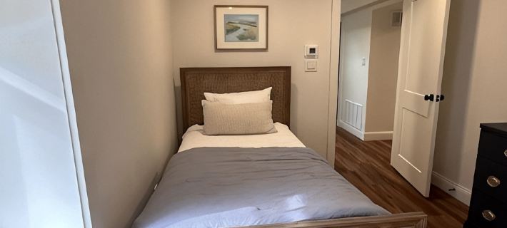Quick walk to private beach from this brand new 3-bedroom cottage Отели в г. Вэрхэм