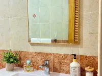 The Hideaway Too - Modern One Bedroom Executive Suite - 5 mins to Mandeville Hotele w: Mandeville