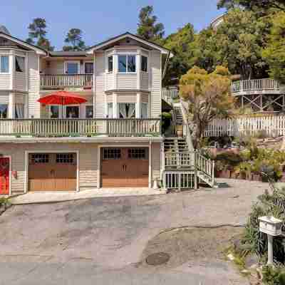Cambria Victorian Castle: Walk to Beach, Village Shops, Wineries and Galleries! Hotel Exterior