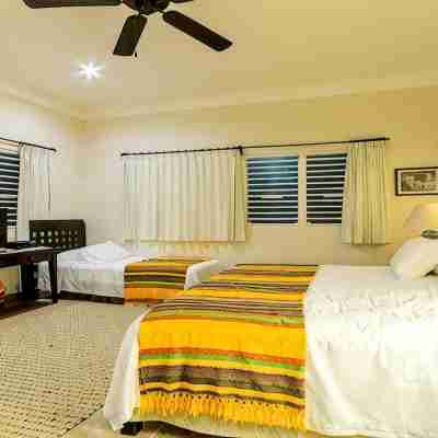 BIG! 3BR Home Fully Equipped, Pool, Gardens & WiFi Rooms