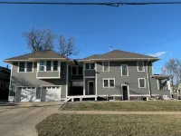 Cozy and accomodating designer home near downtown and McKennan Park - sleeps 10+