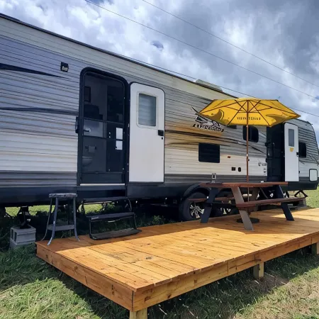 Camp Wee Acres. Cozy camper with beautiful views.