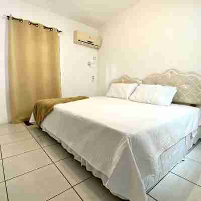Cozy condo - stone throw away from the beach ! Rooms