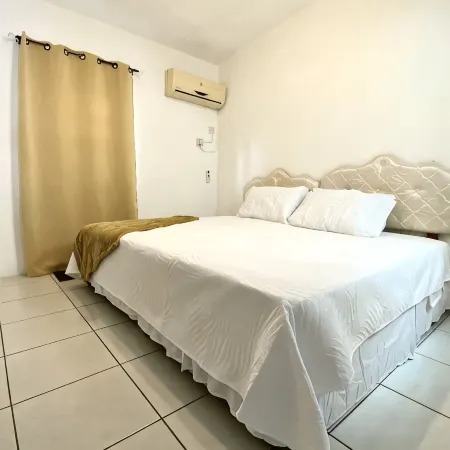 Cozy condo - stone throw away from the beach !