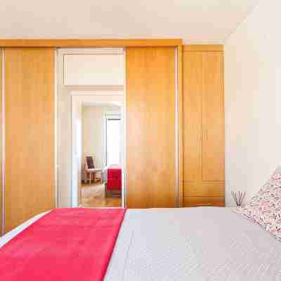Bright Terrace Apartment in Sunny Lisbon Center, Principe Real Rooms
