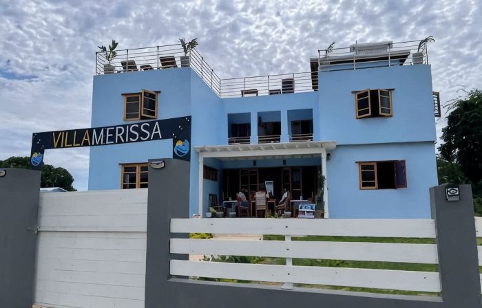 VillaMerissa Nestled between two unspoiled beaches Pool/JackSprat/WiFi/Gym/Staff