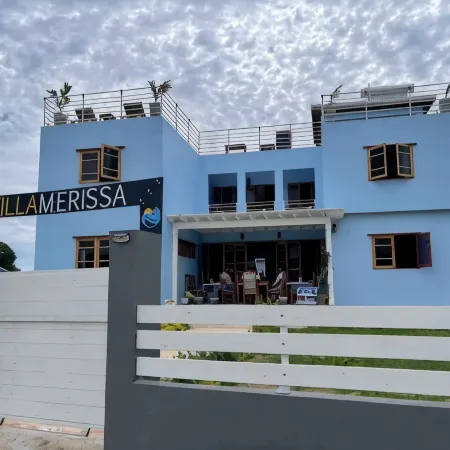 VillaMerissa Nestled between two unspoiled beaches Pool/JackSprat/WiFi/Gym/Staff