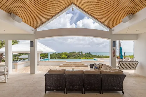 Beautiful OCEAN FRONT, POOL Villa walk or drive to GRACE BAY BEACH Turtle Ridge - 3-Sterne