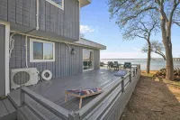 Rare Modern Beachfront Lake House on Lewisville Lake with Hot Tub, Deck & BEACH - 4-Star