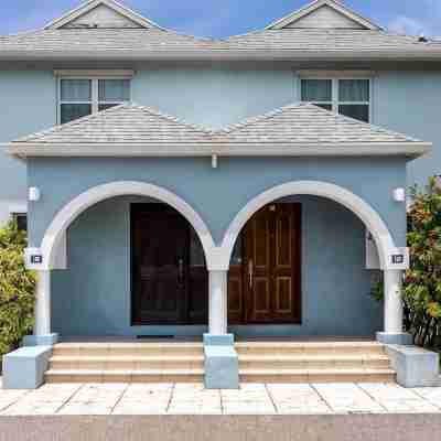 Villa Stingray, Family-Sized Condo-5 Minutes from the Beautiful Beach! Hotel Exterior
