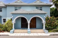 Villa Stingray, Family-Sized Condo-5 Minutes from the Beautiful Beach! - 2 stjerner