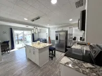 Madeira Beach1 Waterfront & 2-3 minutes' Walk to the Beach - Apartments