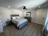 Modern Brand New Getaway. Heated Pool, Hot Tub!
