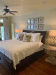 A Fishing and Swimming Paradise . Top Tier Lakeside House to Enjoy - 3-Star