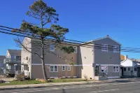 Great Seaside Family Escape - Walk to Beach and Bay -Patio, Parking, BBQ - Family