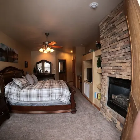Awesome lodge on the 10th Fairway in the Torreon golf community in Show Low AZ.