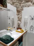 Dans un Écrin de Verdure , Mazet et Piscine Privée Sans Vis-à-vis