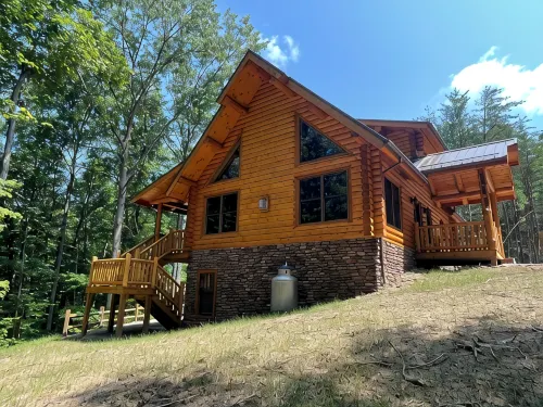 "Scenic Solitude" - A great place to experience Hocking Hills !!! - Chalets