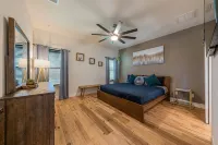 Modern luxury home - on 1/2 acre near Kalahari - 4성급