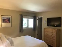 Modern Log house! Private Pool! Spa! Close to town - Private Pools