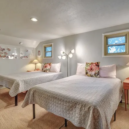 M'Walimu 4 Br w/ Pool, Farm Stay- Flower Farm, Goats, Pigs, Disc Golf!