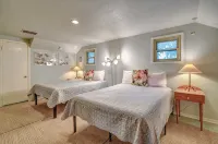 M'Walimu 4 Br w/ Pool, Farm Stay- Flower Farm, Goats, Pigs, Disc Golf! - 4-Star