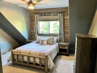 Riverfront Luxury Cabin With Pond And Hot Tub - 4-stjärniga