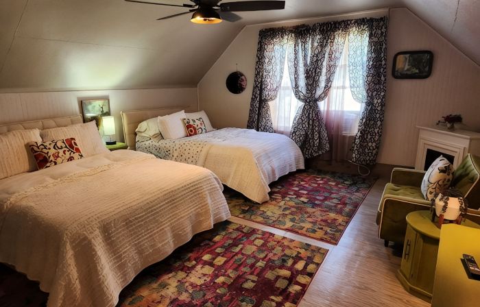 Enjoy the top floor of this victorian house With two suites & a bonus bedroom