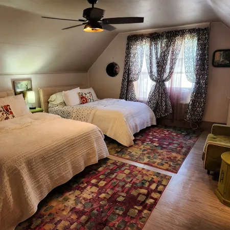 Enjoy the top floor of this victorian house With two suites & a bonus bedroom