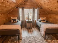 New! Cozy 6 Guest Cabin in Damascus, VA---Close  to Creeper Trial! Pet Friendly - Hytter