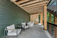 Lakefront Wellness Retreat on Table Rock w/ Sauna, Cold Plunge, Hot Tub, Gym - 4-Star