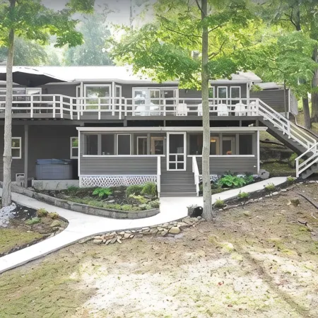 Lakefront. Spectacular Mountain and Lake Views/Dock/Private Cove. Gentle Slope.