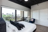 The Cartier Lux DT Apt w/Skyline view - Condos