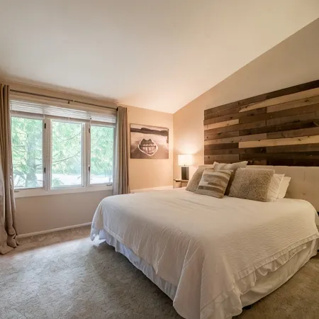 Hidden Gem with Pool View!