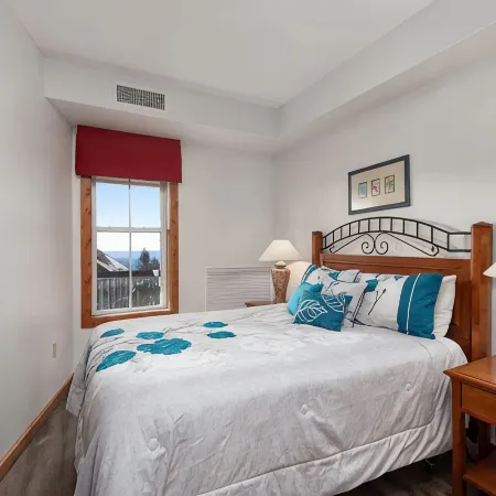 Cozy Condo located in the heart of Snowshoe and directly off the main ski area!