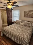 Beautiful creekside home near UIUC - 3-Star