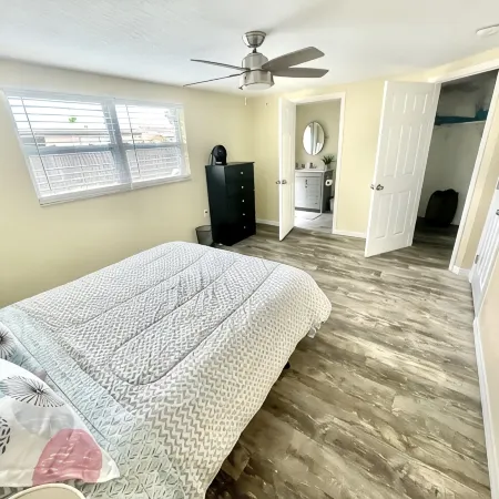 Private House with Heated Pool, Close to Attractions!